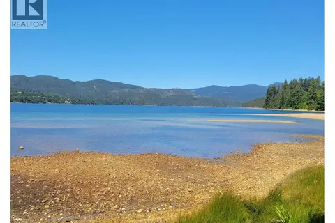 6279-6283 SECHELT INLET ROAD