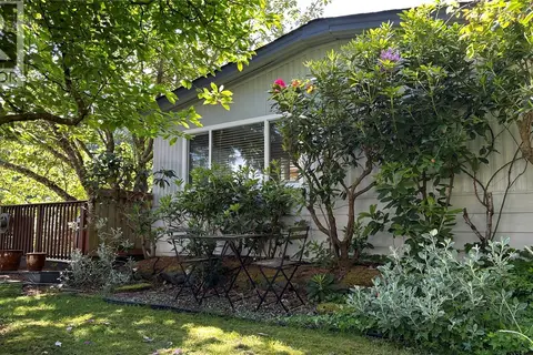 4 5838 Blythwood Rd