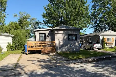 4 Cedar CRESCENT