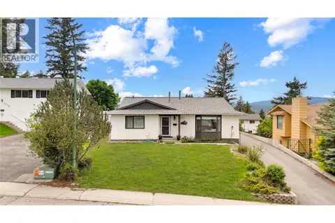 1708 MT NELSON Crescent