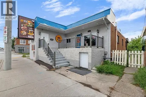 1011 WYANDOTTE
