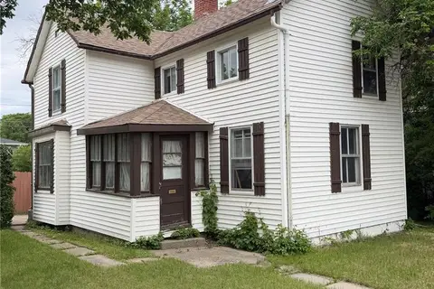 233 Herbert STREET E