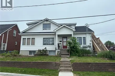 383-385 Grand-Pre Street