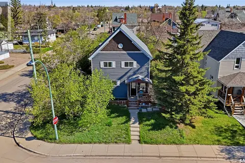 174 Ominica STREET W