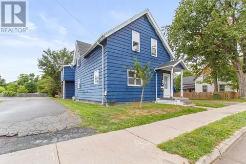 32 Pleasant Street