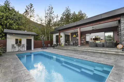 464 ALDER AVENUE, Harrison Hot Springs
