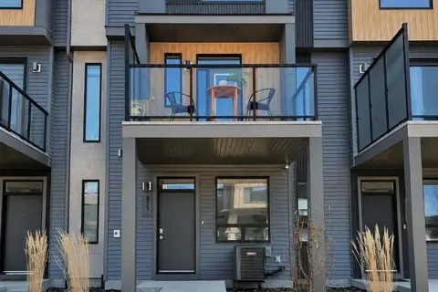 311 32 ST SW