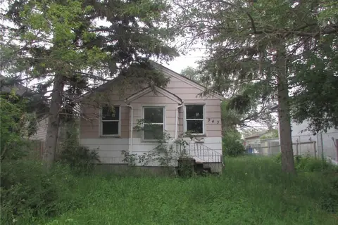 943 Athol STREET