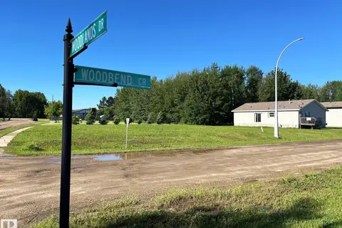 100 Woodlands DR