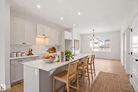 1224 MCLEOD AV