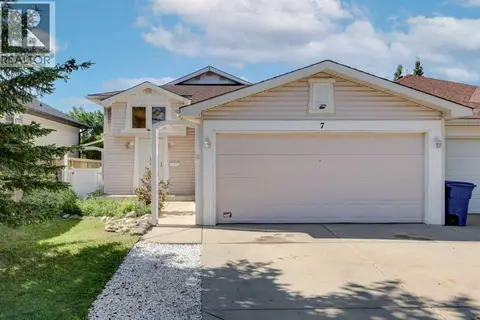 7 Canoe Close