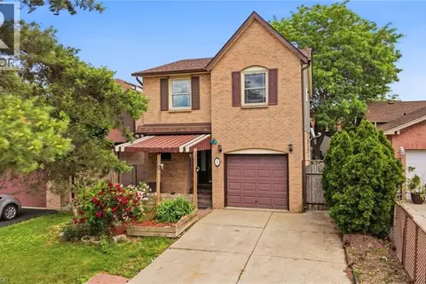 3 TWINOAKS Crescent