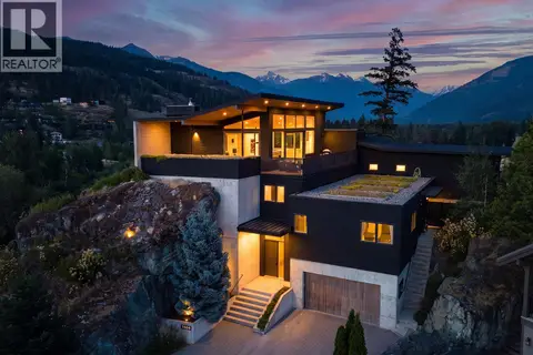 1764 PINEWOOD DRIVE