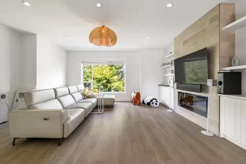 228 2277 OAK MEADOWS DRIVE