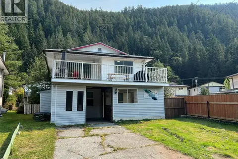 537 Maquinna Dr N