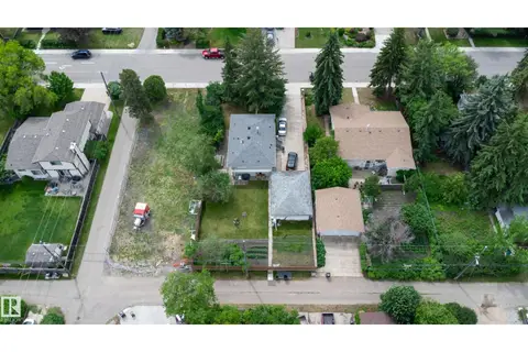 8316 73 AV NW
