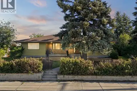 3720 Spruce Drive SW