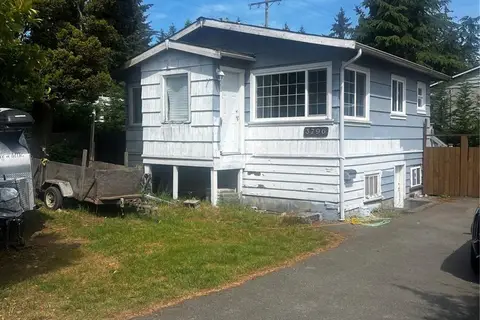 3796 Departure Bay Rd