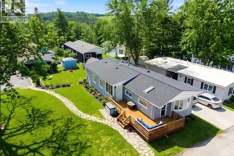 28 MACPHERSON Crescent