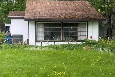 37 Cottage LN