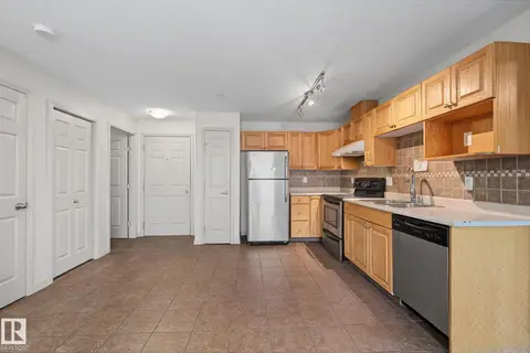 #111 5005 165 AV NW