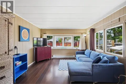 1 4514 SUNSHINE COAST HIGHWAY