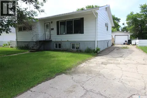 537 4th STREET W