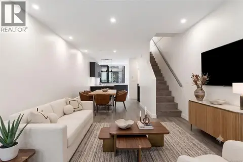 120 916 Orono Ave