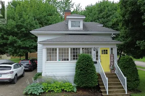 206 UNION Street E