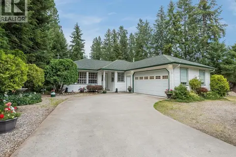 935 Pine Crescent