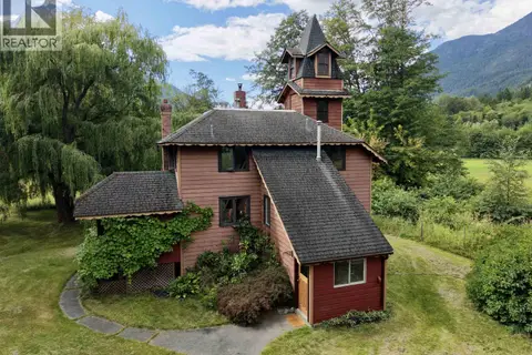 4233 MACKENZIE 20 HIGHWAY