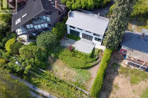 2234 PALMERSTON AVENUE