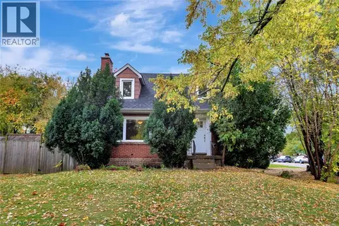 121 KING Street E