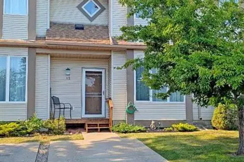 12 Shawbrooke Court SW