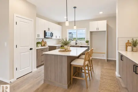 1100 MCLEOD AV