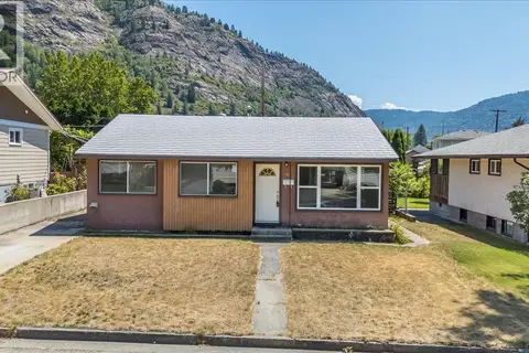 706 Hermia Crescent
