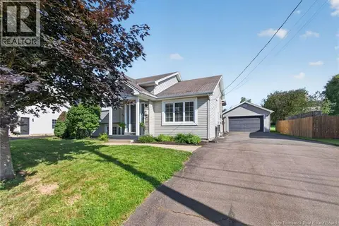82 Des Bouleaux Crescent
