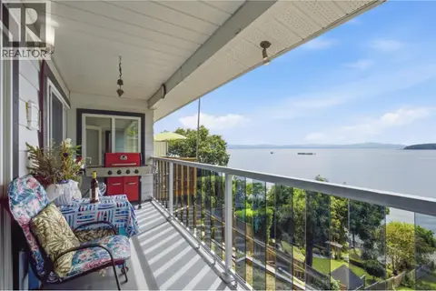 5223 SUNSHINE COAST HIGHWAY