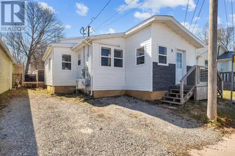 9 DESBRISAY Crescent