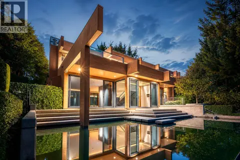 687 BEACHVIEW DRIVE