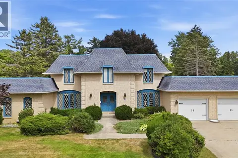 8 CRESTWOOD PLACE