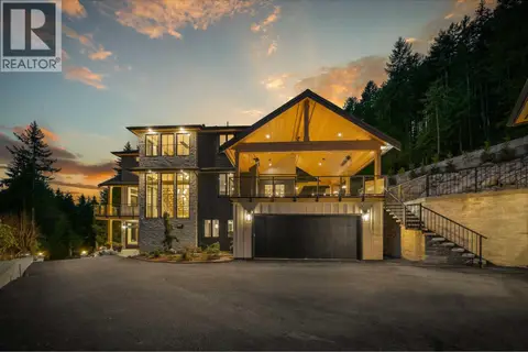 135 OAK COURT