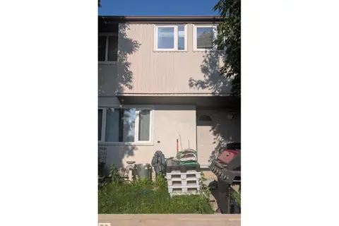 #10 14220 80 ST NW