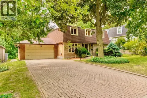 32 WAVERLEY Drive