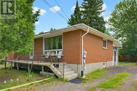 782 Westmount
