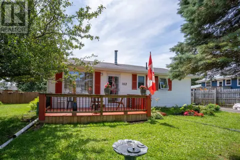 182 Parkwood Crescent