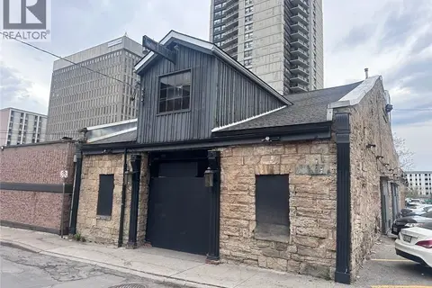 33 BOWEN Street