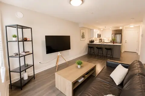 308 8733 160 STREET