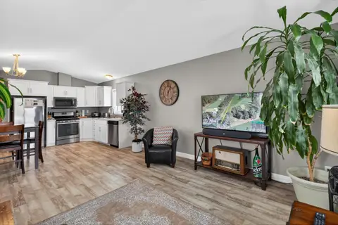 17 24330 FRASER HIGHWAY