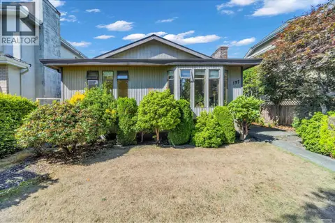 137 W WOODSTOCK AVENUE